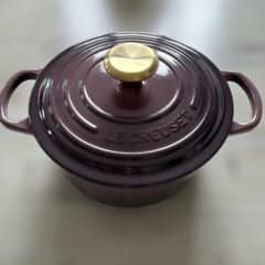 希少　LE CREUSET 18cm 両手鍋 フィグ ゴールドノブ 希少 LE CREUSET 18cm 両手鍋 フィグ ゴールドノブ - メルカリ