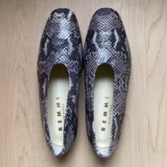 【REMME/レメ】パイソン柄パンプス　サイズ37のサムネイル