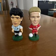 Two-figure soccer player figurines: Ortega & Owen