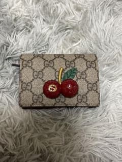 GUCCI さくらんぼ 財布のサムネイル