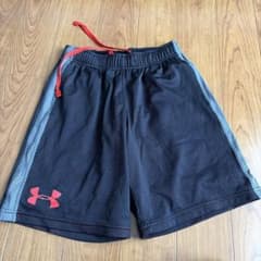 UNDER ARMOUR メッシュハーフパンツ YLG 黒/赤のサムネイル