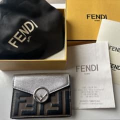 FENDI 三つ折り財布　シルバー　正規品のサムネイル
