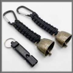アウトドアの安全対策に！熊鈴2個＋笛セット（カラビナ付き）のサムネイル