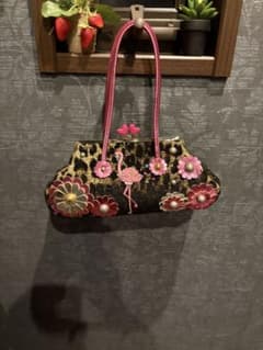 シンクビー ヒョウ柄花飾りハンドバッグ 未使用 美しいバックです お 