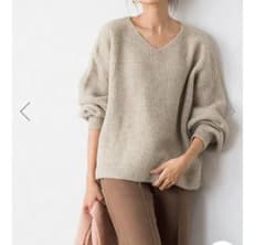 新品☆ふんわりウォッシャブルVネックボリューム袖ニット Pierrotのサムネイル