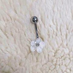 花のへそピ❀白のサムネイル