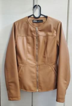ZARA ベージュ レザージャケットのサムネイル