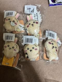 ちいかわ うさぎだらけくじ ぬいぐるみバッジ 5種セットのサムネイル
