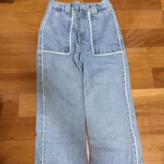 ZARA デニムパンツ フラワーボタンのサムネイル