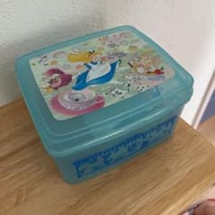 不思議の国のアリス　お菓子の外箱のサムネイル