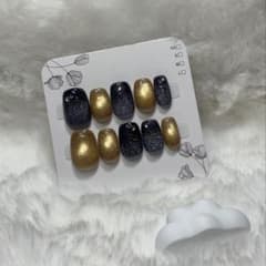 【現品販売】ブラック＆ゴールド キラキラマグネットネイルチップ　秋&冬ネイルのサムネイル