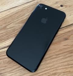 iPhone 7 Jet Black 128 GB SIMフリー 【ジャンク】のサムネイル
