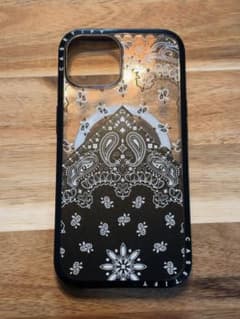 CASETiFY iPhone15용 케이스 페이즐리 무늬 반다나