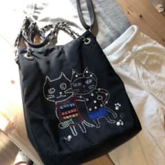 ララキューブ　黒バックのサムネイル