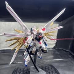 HG マイティーストライクフリーダムガンダム完成品のサムネイル