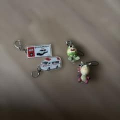Tomica Crayon Shin-chan 4-piece set