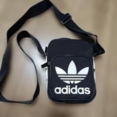 adidas　ショルダーバッグのサムネイル