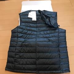 ★新品★ユニクロ ウルトラライトダウンベストのサムネイル