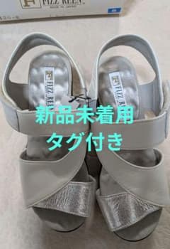 Fizz Reez ホワイトレザーサンダル　新品未使用　タグ付きのサムネイル