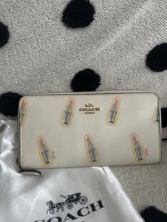 COACH 長財布 リップ柄 ラウンドファスナーのサムネイル