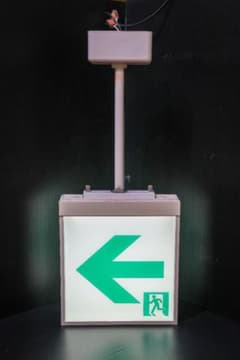 点灯確認済】誘導灯 National FA21127 吊り具付属 両面式 - メルカリ