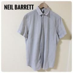 NEIL BARRETT グレー プリーツシャツ 訳あり】NEIL BARRETT 半袖シャツ ライトグレー ストライプ綿100