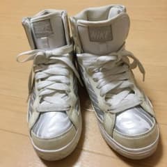 【NIKE】ゼブラ柄ハイカット スニーカーのサムネイル