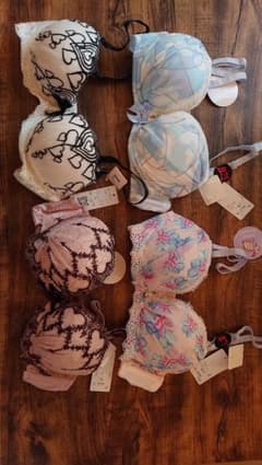 ブラ 4点セット!! 本日のみお値下げ！のサムネイル