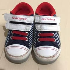 new balance 子供靴のサムネイル