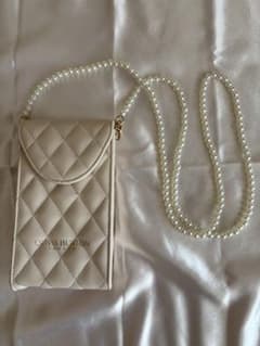 OLIVIA BURTON スマホショルダーバッグ キルティング パールチェーンのサムネイル