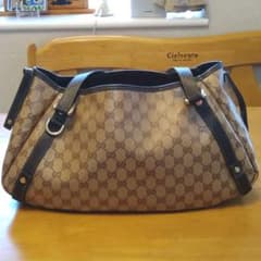 GUCCIのサムネイル