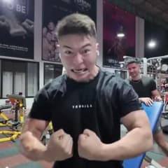 ジョーfit着用 YOUNGLA Tシャツ アーノルド 限定 Sサイズのサムネイル