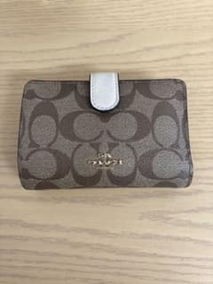coach 二つ折り財布のサムネイル