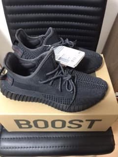 YEEZY BOOST 350 V2 blackのサムネイル