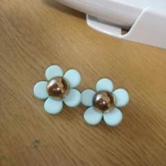 お花柄のイヤリング（のサムネイル