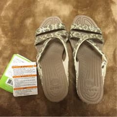 crocsのサムネイル