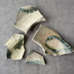 美濃陶片 黄瀬戸 菊花 織部釉流し紋 大皿 陶片 残欠 志野 織部 古陶磁 m77842039412_1.jpg?1752309964