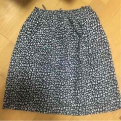 花柄スカートのサムネイル