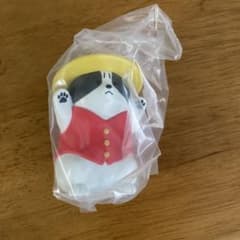 麦わら帽子を被った犬のフィギュア ガチャのサムネイル
