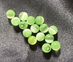 ラウンドキャッツアイ　両穴　6mm ペリドット　60個のサムネイル