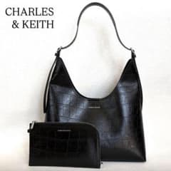 CHARLES & KEITH⭐︎ノワール リブクロックエフェクト ホーボーバッグ CHARLES & KEITH⭐︎ノワール リブクロックエフェクト ホーボーバッグ