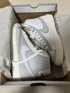 Nike Blazer Mid ホワイト/グレーのサムネイル