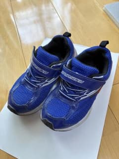 美品☆瞬足 18cm ブルー 青 男の子 スニーカー 運動靴のサムネイル
