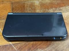 New Nintendo 3DS LL 本体 メタリックブラック　充電器込みのサムネイル