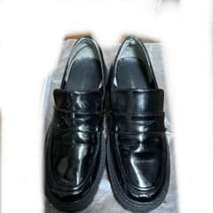 黒 エナメル 厚底 ローファーのサムネイル