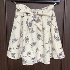 AS KNOW AS ウエストリボン付花柄フレアミニスカート Mサイズアイボリーのサムネイル