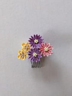 つまみ細工　小花のコームのサムネイル