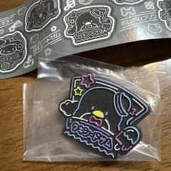 サンリオ　ビビッドネオン　ピンバッジ　タキシードサムのサムネイル