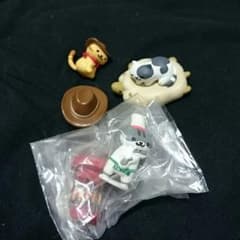 つくえのうえでねこあつめのサムネイル