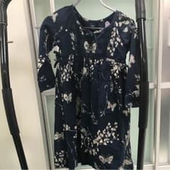 値下げしました‼︎とっても上品…可愛いGAPワンピース140のサムネイル